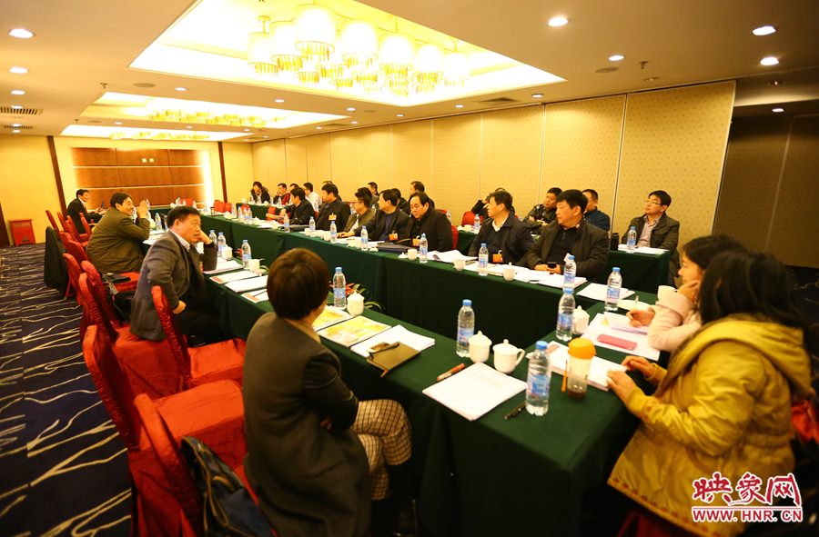 政協(xié)小組會議經(jīng)濟(jì)二組討論現(xiàn)場