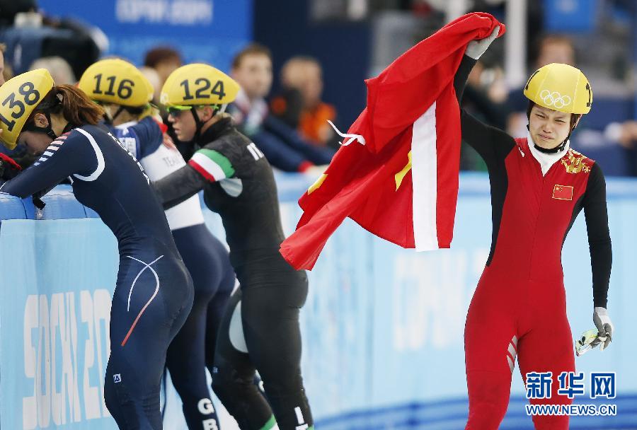 2月13日，中國選手李堅柔（右）在比賽后慶祝。