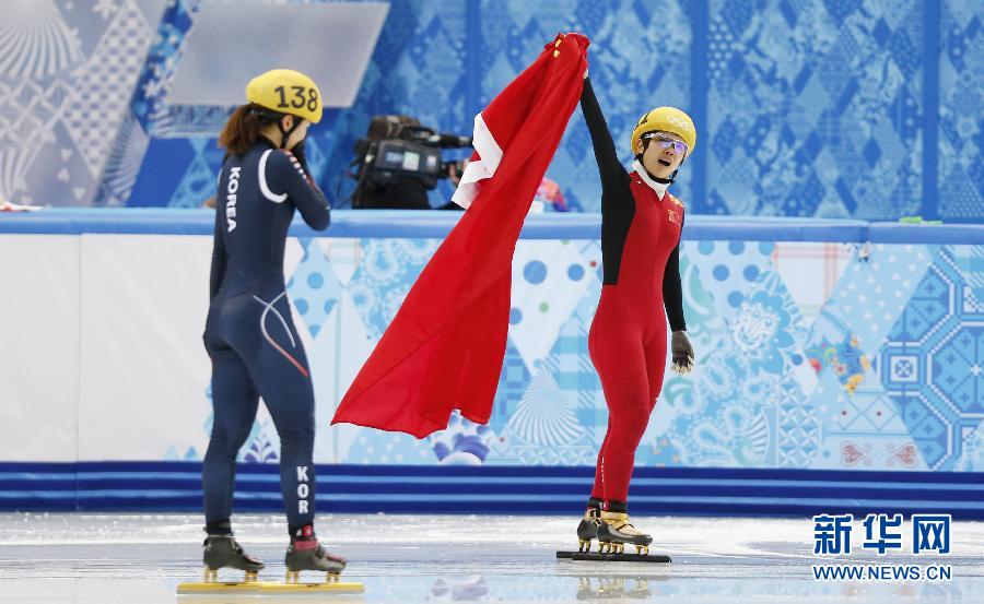 2月13日，中國選手李堅柔（右）在比賽后慶祝。