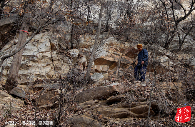 出家人打架，少見;出家人打架還用嘴咬，更是稀罕。嵩山后山一處人跡罕至的半山腰，就住著這樣一位奇葩的出家道士。