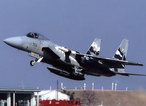 資料圖：日本空軍自衛(wèi)隊F15戰(zhàn)機。