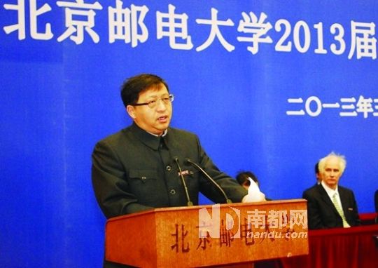 3月25日,方濱興出席北郵2013屆研究生畢業(yè)典禮并講話。資料圖片