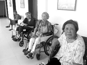 13個(gè)老人中，年齡最大的已經(jīng)99歲