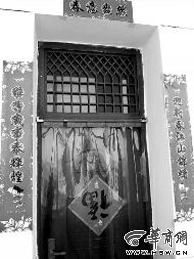 昨日中午，張某辦公室大門緊閉。