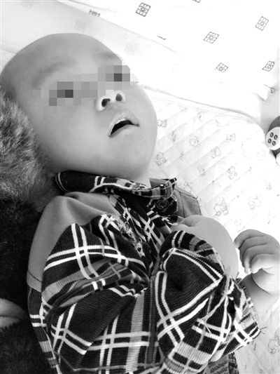 9月10日，陳揚躺在醫(yī)院的病床上，他的眼睛仍然沒有聚焦感。新京報記者 朱柳笛 攝