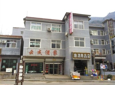 今年，胡萬林涉嫌非法行醫(yī)的地點，就在這座農(nóng)家賓館內(nèi)。