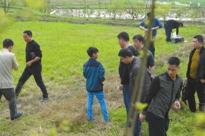 少年指認藏槍地點。