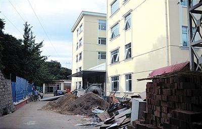 　該山莊目前正在建四星級賓館。新京報記者 吳江 攝