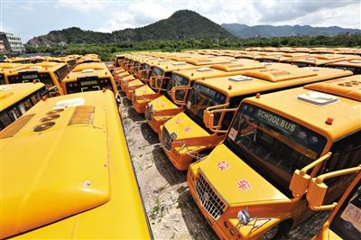 8月28日，浙江溫嶺，擱置農(nóng)村近1年的校車。