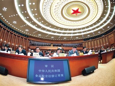 昨日，食品安全法修訂草案提交十二屆全國人大常委會第十四次會議進(jìn)行三審。 新華社記者 李濤 攝