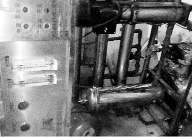 漢陽(yáng)某無(wú)證水廠使用的破舊設(shè)備。