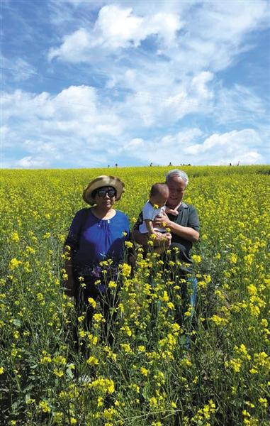 事故之前，老兩口的合影，李春同說，老兩口一輩子很少一起照相。家屬供圖