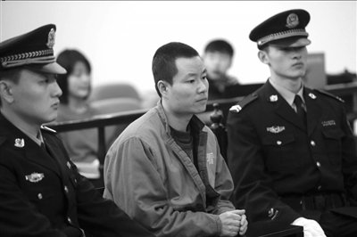 男子偷數(shù)萬(wàn)信件報(bào)紙賣廢紙 涉侵犯通信自由受審