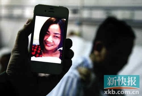 受傷之前的小蕓是一個(gè)漂亮的女孩。新快報(bào)記者畢志毅/攝 受傷之前的小蕓是一個(gè)漂亮的女孩。新快報(bào)記者畢志毅/攝