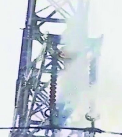 不幸觸電著火。