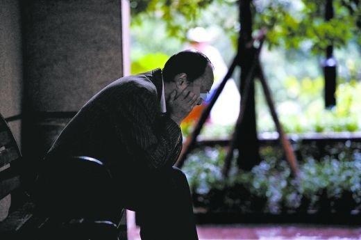 丹丹不能和爸爸進(jìn)行很好的溝通，爸爸傷透了腦筋。