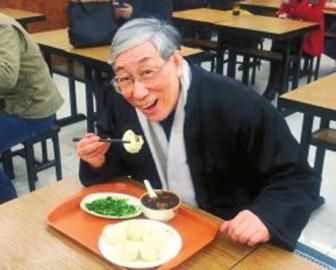 吳頌今到慶豐包子鋪找靈感。