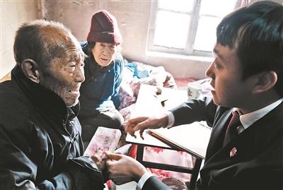 法官送去贍養(yǎng)費(fèi)。