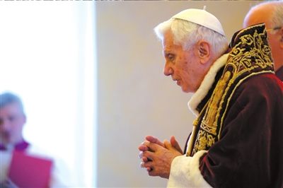 ?11日，本篤十六世出席主教會議，宣布將于本月28日退位。圖/CFP