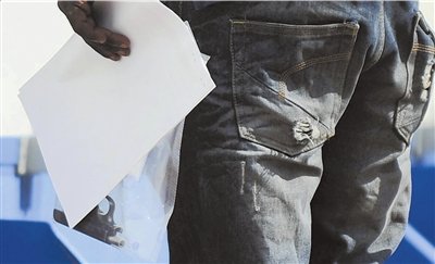 涉案手槍。新華社發(fā)