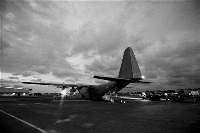 3月23日，中非共和國首都班吉，從加蓬首都利伯維爾出發(fā)的法國增援部隊共計200名士兵抵達班吉國際機場