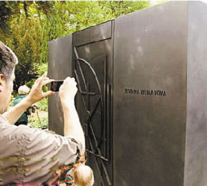 捷克旅行社推“腐敗游”，火了！