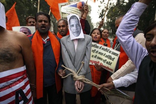 印度新德里民眾憤而示威抗議。