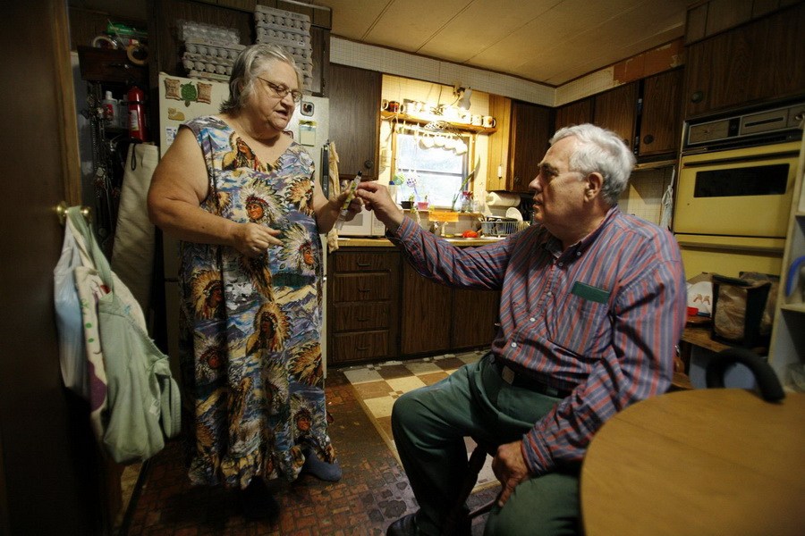 9年前，里克在聽(tīng)說(shuō)奧德塞的生活陷入困境后又讓她回來(lái)和自己一起住。
