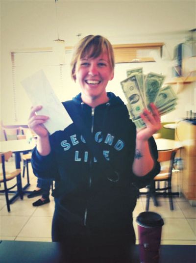 找到錢的“粉絲”會上傳一張與錢的合照。