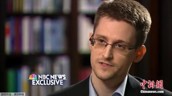 　資料圖：“棱鏡門”曝光者愛德華·斯諾登接受美國全國廣播公司(NBC)的獨家采訪。