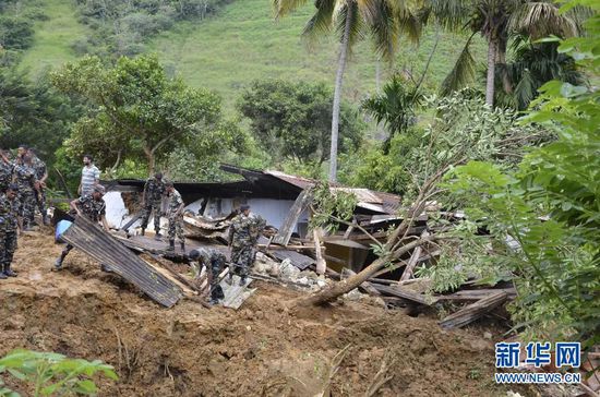 10月29日，斯里蘭卡救援部隊抵達山體滑坡災(zāi)區(qū)展開救援。