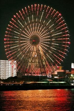 圖為該地晚上的夜景。