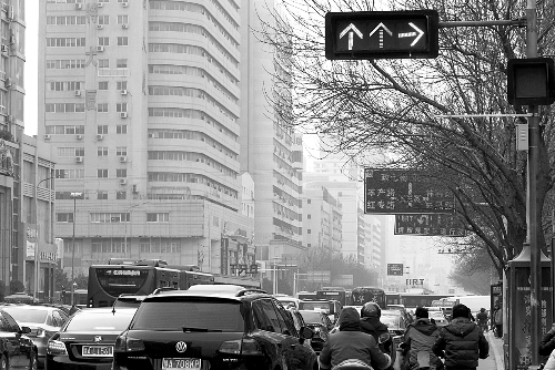 新交規(guī)“黃恐”引發(fā)擁堵？ 這個真的有！