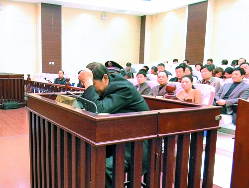 庭審中，楊某一直沒有抬頭。