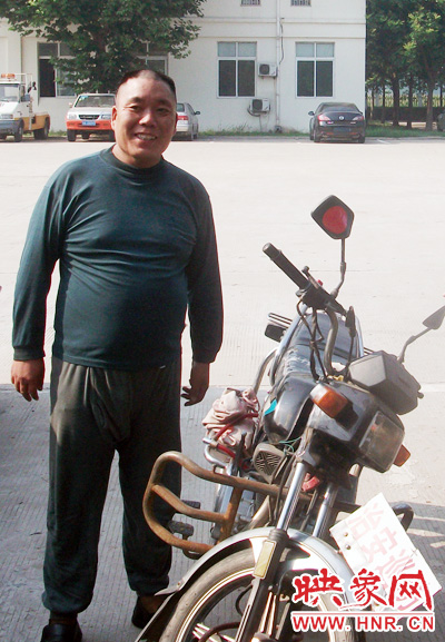 鞏義男子騎摩托車(chē)在高速上“巡邏” 家屬稱(chēng)其患精神病