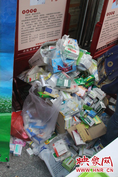 兌換點(diǎn)負(fù)責(zé)人表示，一整天兌換的過期藥有這樣的七八倍