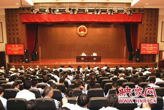 9月3日上午，河南省高級人民法院召開機關(guān)全體黨員干部大會