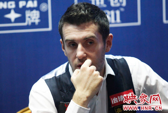 塞爾比在結(jié)束采訪時(shí)，情緒很低落