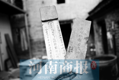 花五松的老宅里，還有祖上留下的牌位