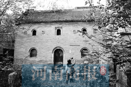 花五松的老宅里，還有祖上留下的牌位