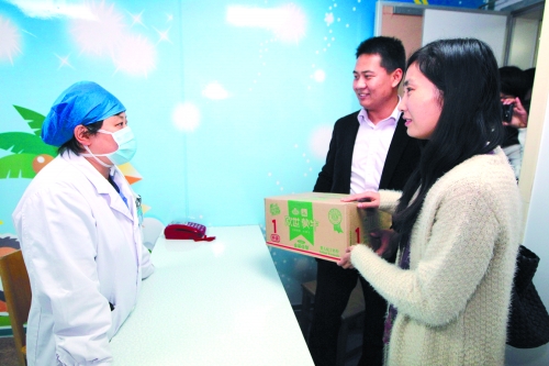 一家愛(ài)心企業(yè)專(zhuān)門(mén)送來(lái)了奶粉