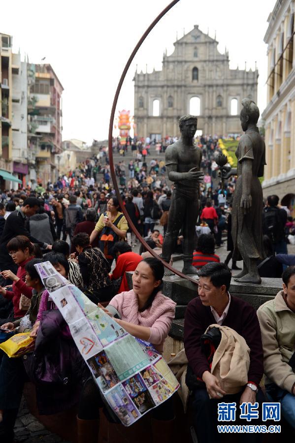 （晚報）（1）澳門春節(jié)長假現(xiàn)人潮