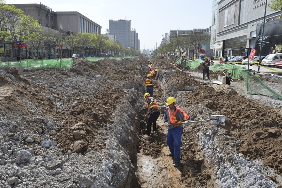 4月23日，太原，施工中的府西街。