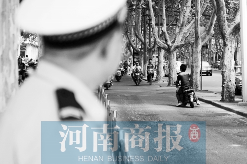 有警察，趕緊掉頭！