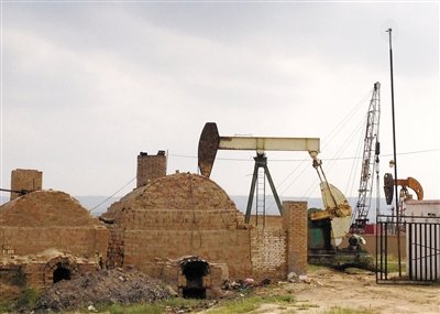 正在作業(yè)的揭蓋井，位于定邊縣紅柳溝鎮(zhèn)紅柳溝村。