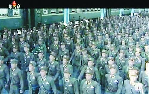 約2萬名朝鮮朝鮮人民軍基層軍官近日陸續(xù)抵達(dá)平壤，準(zhǔn)備出席軍方大會(huì)。