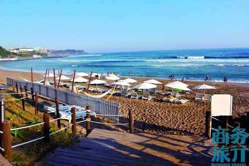 有一段偶來小路經(jīng)過新羅酒店所在的沙灘。