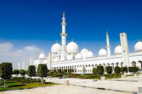 　　宏偉的阿布扎比大清真寺。