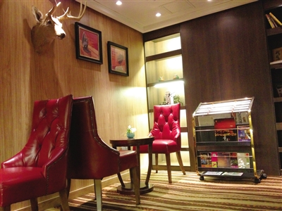 　　28平方米的豪華標準間設施齊全。