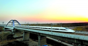 　　京廣高鐵連通南北大動脈。